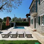 Nika Villa *